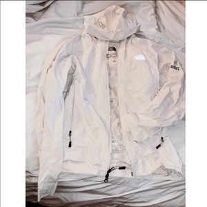 CUTE North Face “Summit Series” windbreaker!